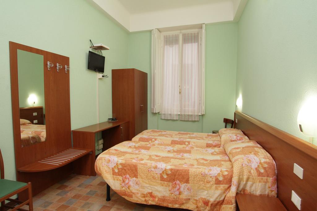 Hotel Barone Cenova Oda fotoğraf